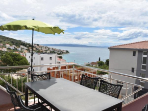 Nice apartment with shared swimming pool only 500m from the beach and 4km from Trogir